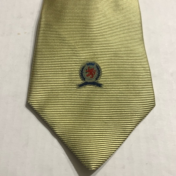 Gold Tommy Hilfiger Crest  Logo 100% Silk tie - Picture 1 of 8